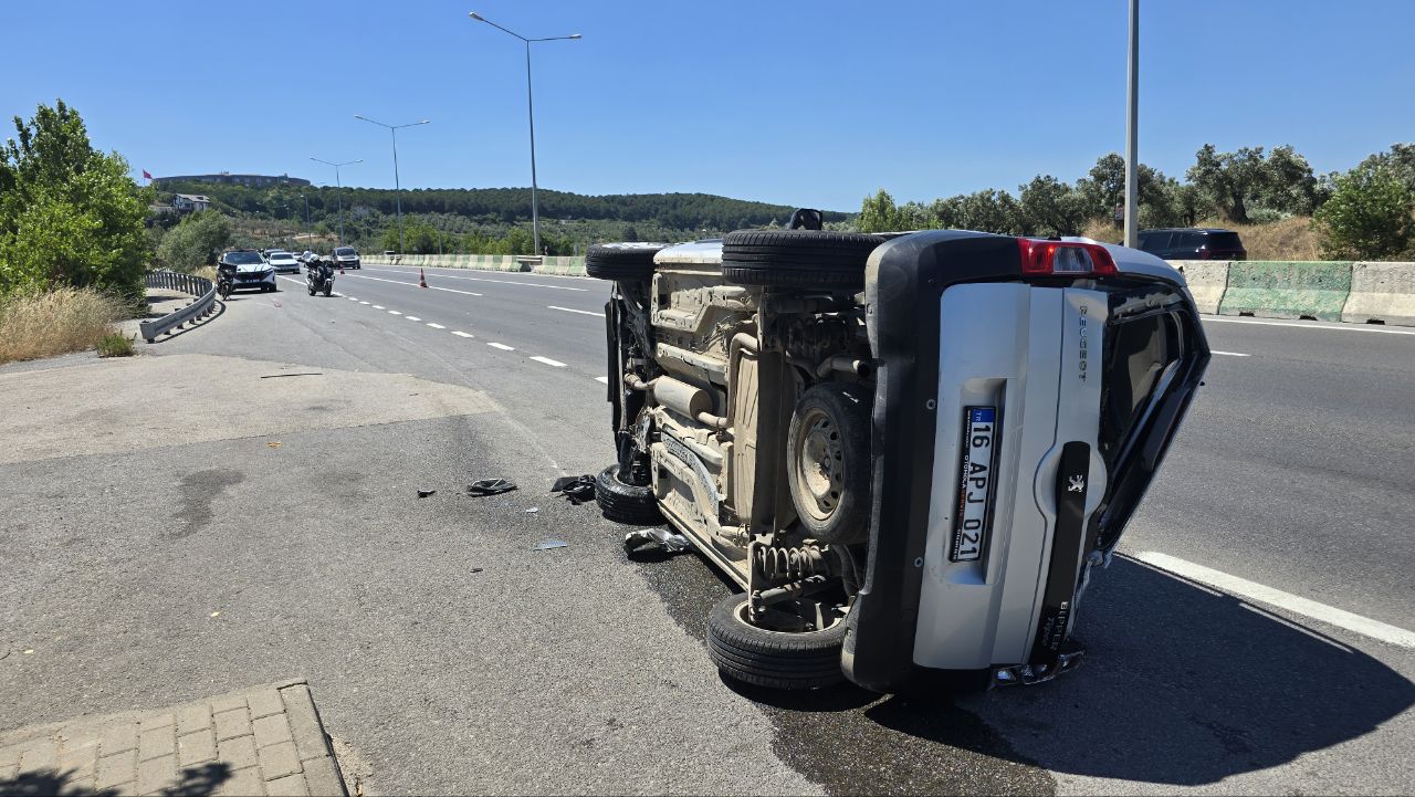 bursada feci kaza bariyerlere carpip 108afa8d532a