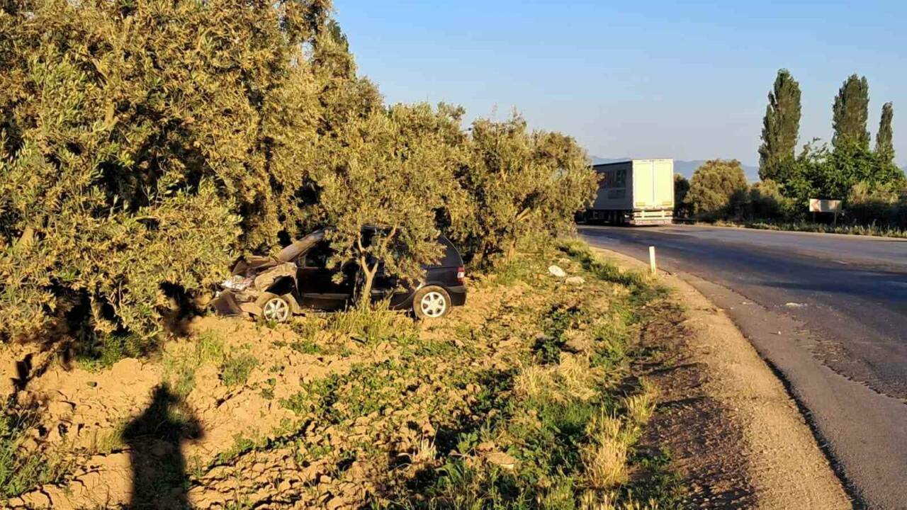 Bursa'da feci kaza! Burnu bile kanamadan kurtuldu 1 bursada feci kaza burnu bile kanamadan kurtuldu d838959b6fd1