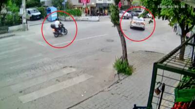 Bursa'nın Mudanya ilçesinde otomobil ile motosikletin çarpışması sonucu 2 kişinin