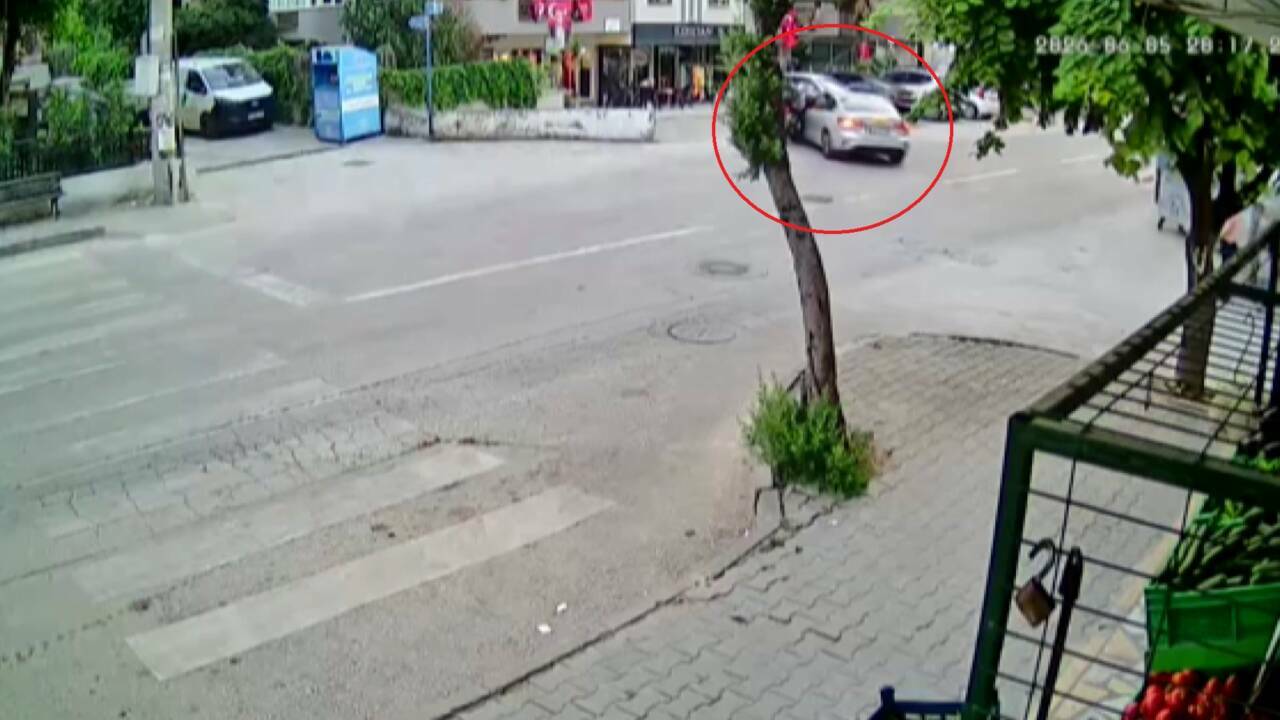 bursada feci kaza o anlar kamerada e44b3bdd8157