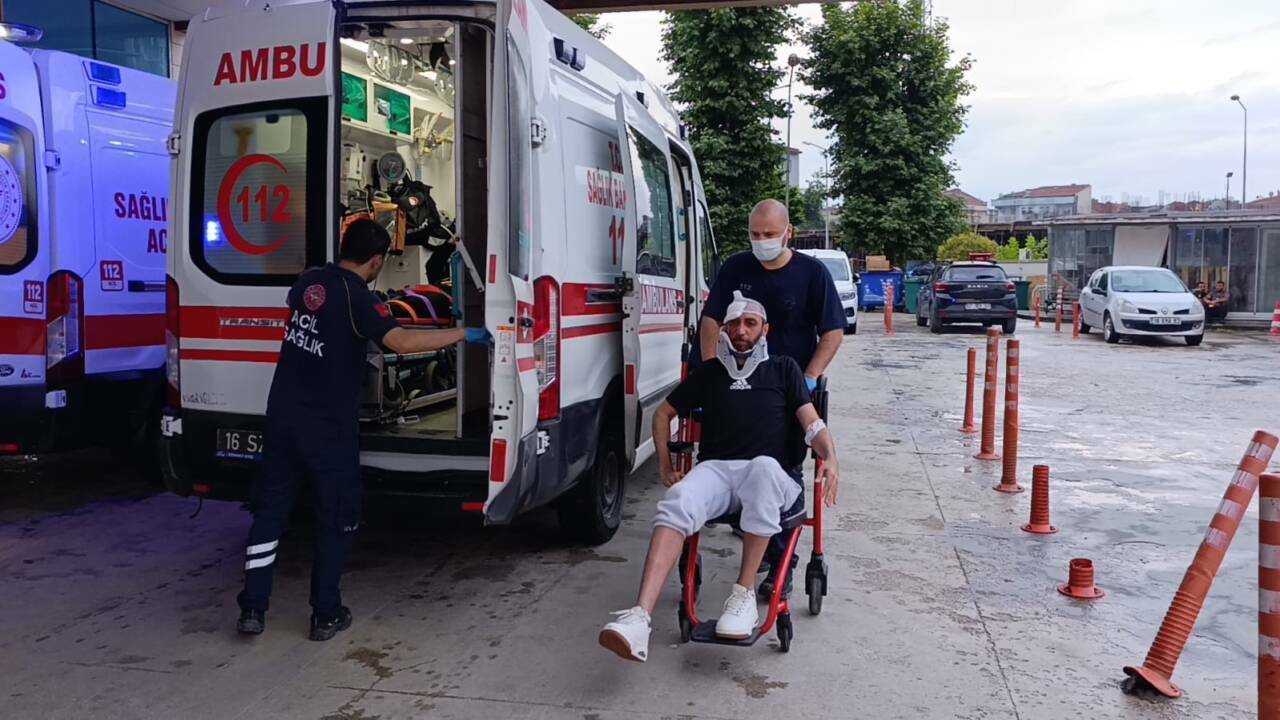 Bursa'da feci kaza: Ölümden döndüler 3 bursada feci kaza olumden donduler 8deb33b24355
