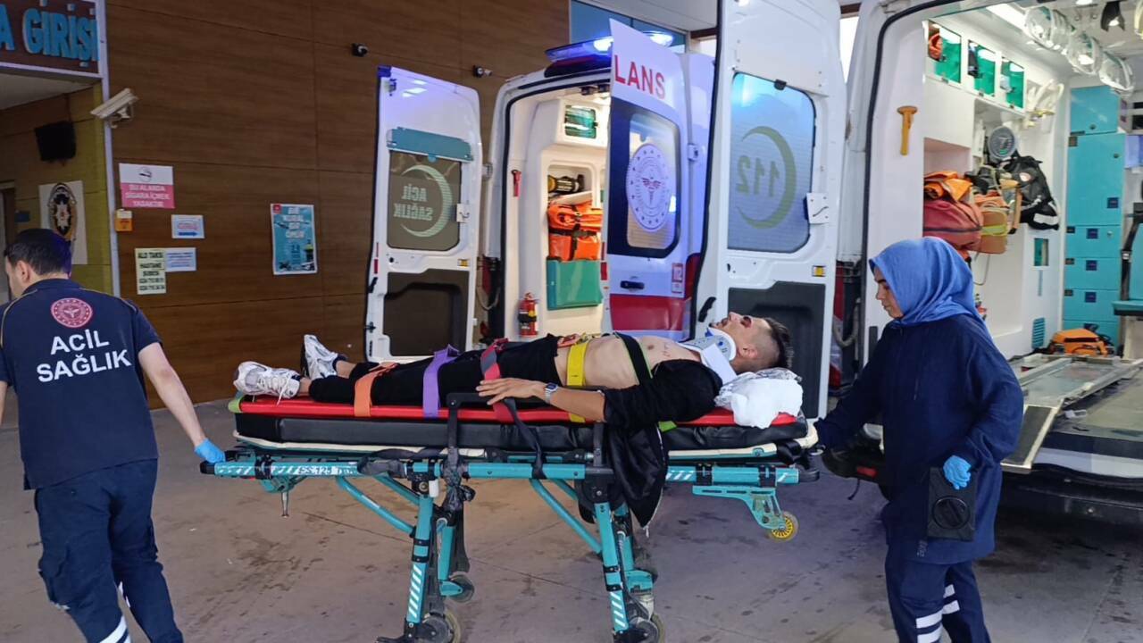 Bursa'da feci kaza: Ölümden döndüler 2 bursada feci kaza olumden donduler ee15e8a0ab91