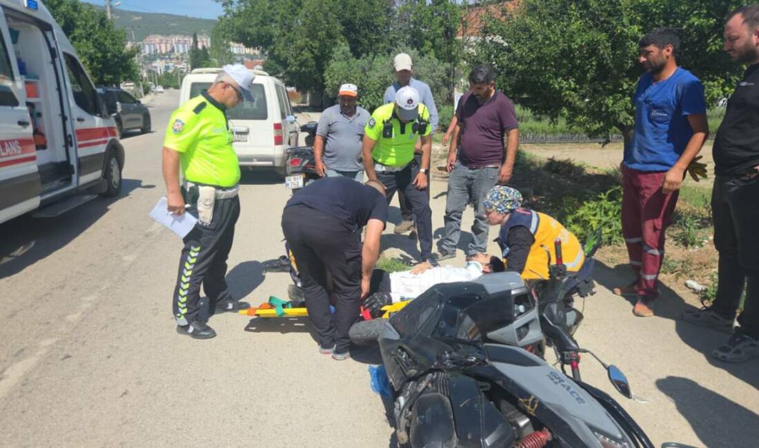 Bursa’da feci kaza Bursa'nın Orhangazi ilçesinde hafif ticari aracın çarptığı motosiklet sürücüsü yaralandı.