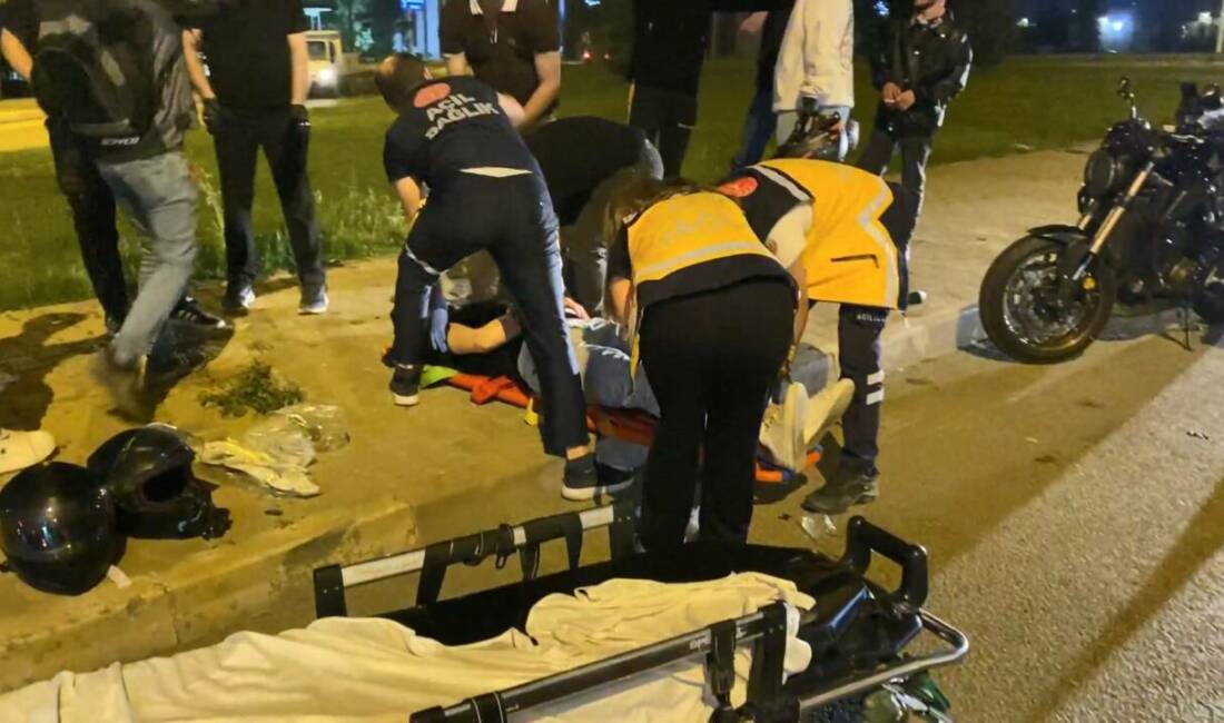 Bursa'nın İnegöl ilçesinde sürücüsünün kontrolünden çıkan motosikletin emniyet şeridinde bekleyen