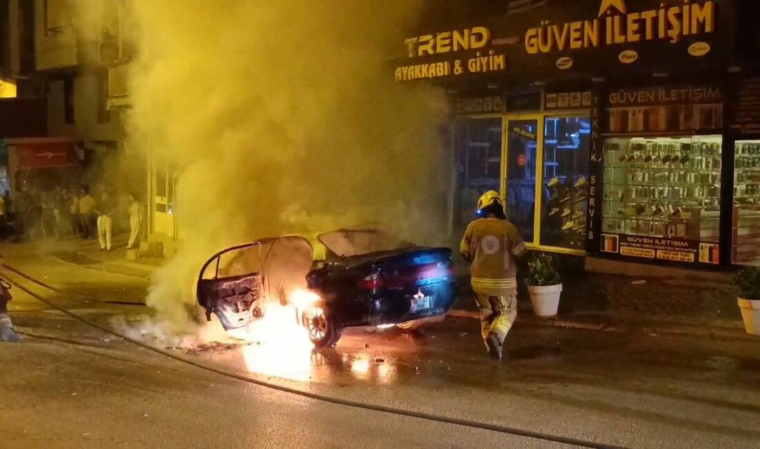 Bursa'nın Osmangazi ilçesinde seyir halindeki otomobil alev alev yandı. İtfaiye