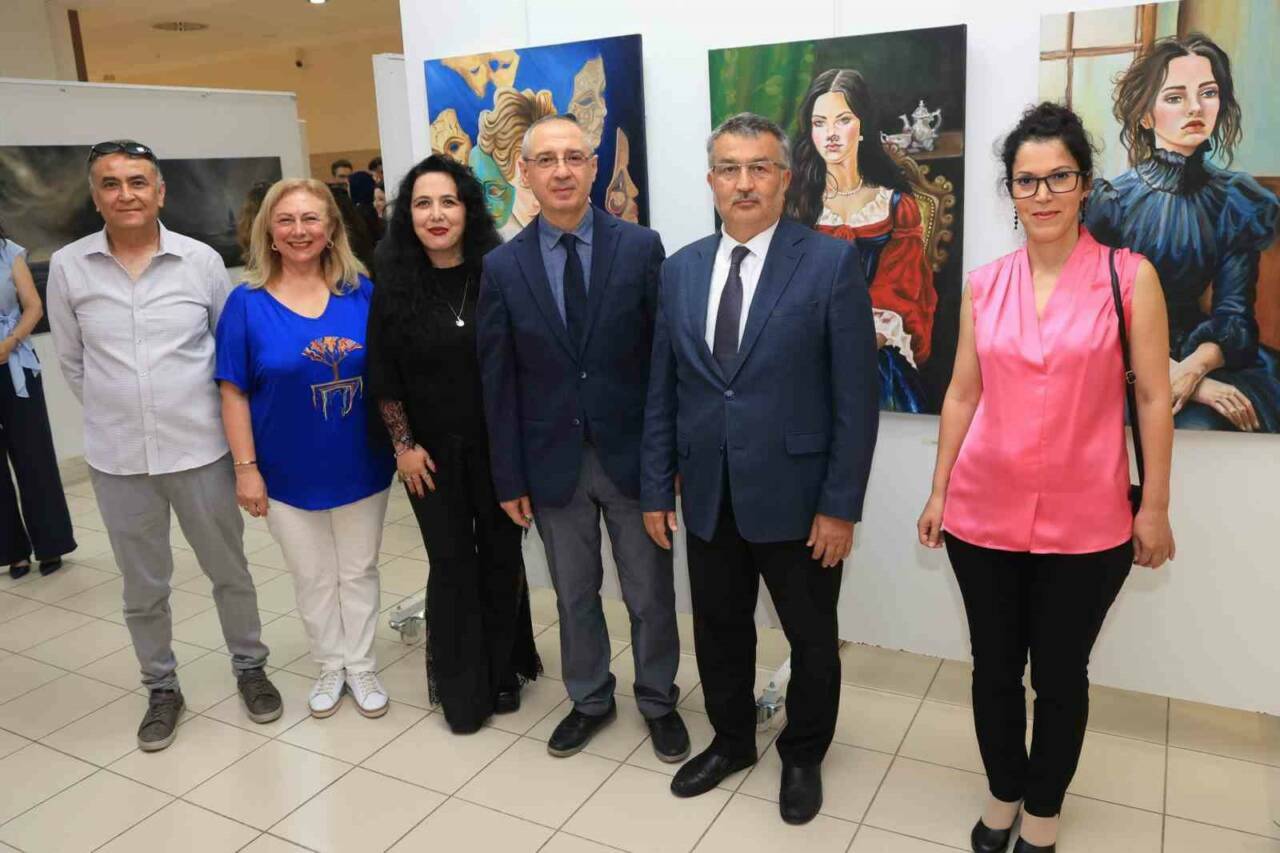 Bursa'da geleceğin sanatçıları mezuniyet sergisinde buluştu 2 bursada gelecegin sanatcilari mezuniyet sergisinde bulustu 34983406ab13