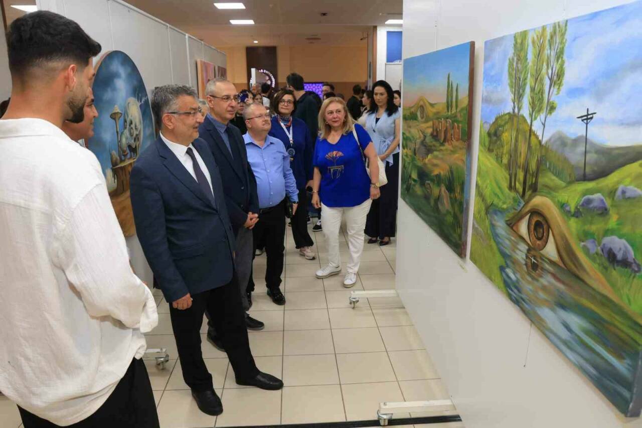 Bursa'da geleceğin sanatçıları mezuniyet sergisinde buluştu 1 bursada gelecegin sanatcilari mezuniyet sergisinde bulustu d19b50d91b27