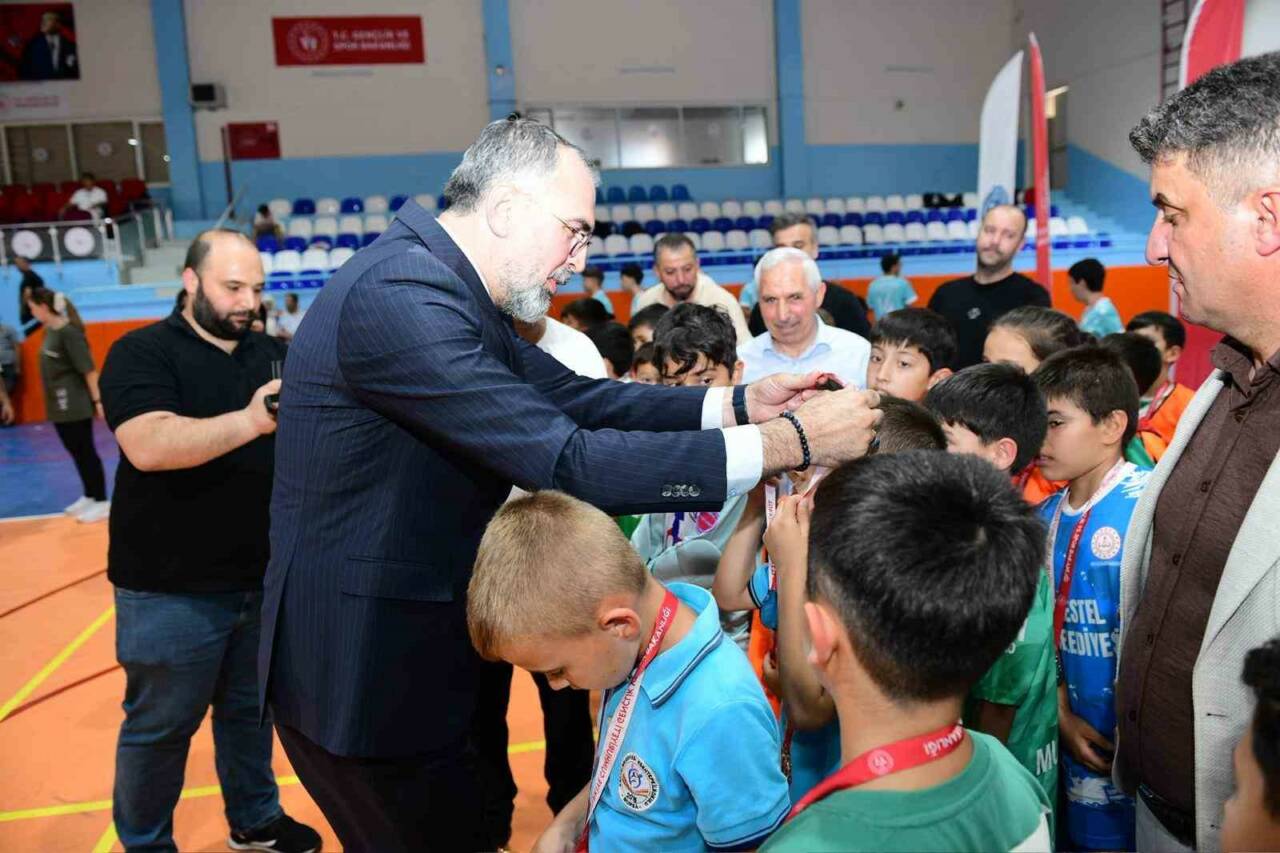 Bursa'da genç sporculara çifte destek 4 bursada genc sporculara cifte destek 5b99529ba136