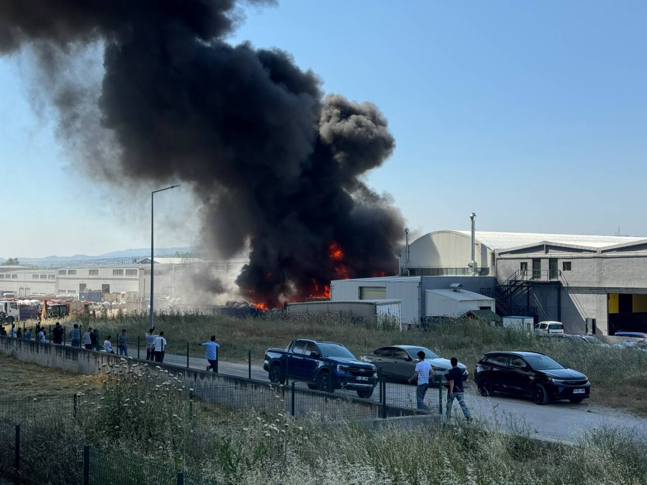 Bursa'da geri dönüşüm tesisinde yangın 2 bursada geri donusum tesisinde yangin 4f7b5f4c9c43