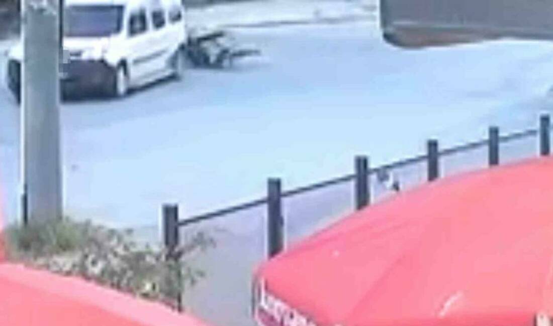 Bursa’da hafif ticari araç ile motosiklet çarpıştı! Bursa’nın İnegöl ilçesinde hafif ticari araç ile çarpışan motosikletin sürücüsü