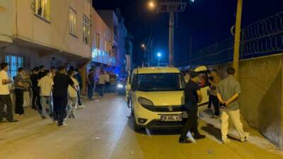 Bursa’da polis ekiplerinin ’Dur’ ihtarına uymayarak kaçan ehliyetsiz sürücü, sokak