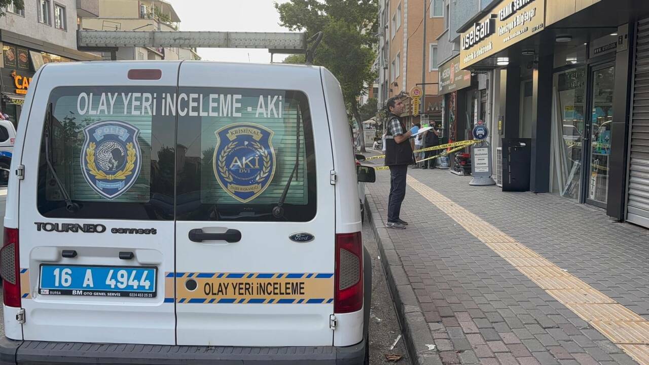 Bursa'da iki grubun bıçaklı kavgası: 1 ölü, 1 yaralı 2 bursada iki grubun bicakli kavgasi 1 olu 1 yarali 453ec0b9a511