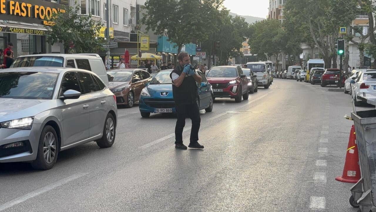 Bursa'da iki grubun bıçaklı kavgası: 1 ölü, 1 yaralı 1 bursada iki grubun bicakli kavgasi 1 olu 1 yarali ad67a8a4a7ba