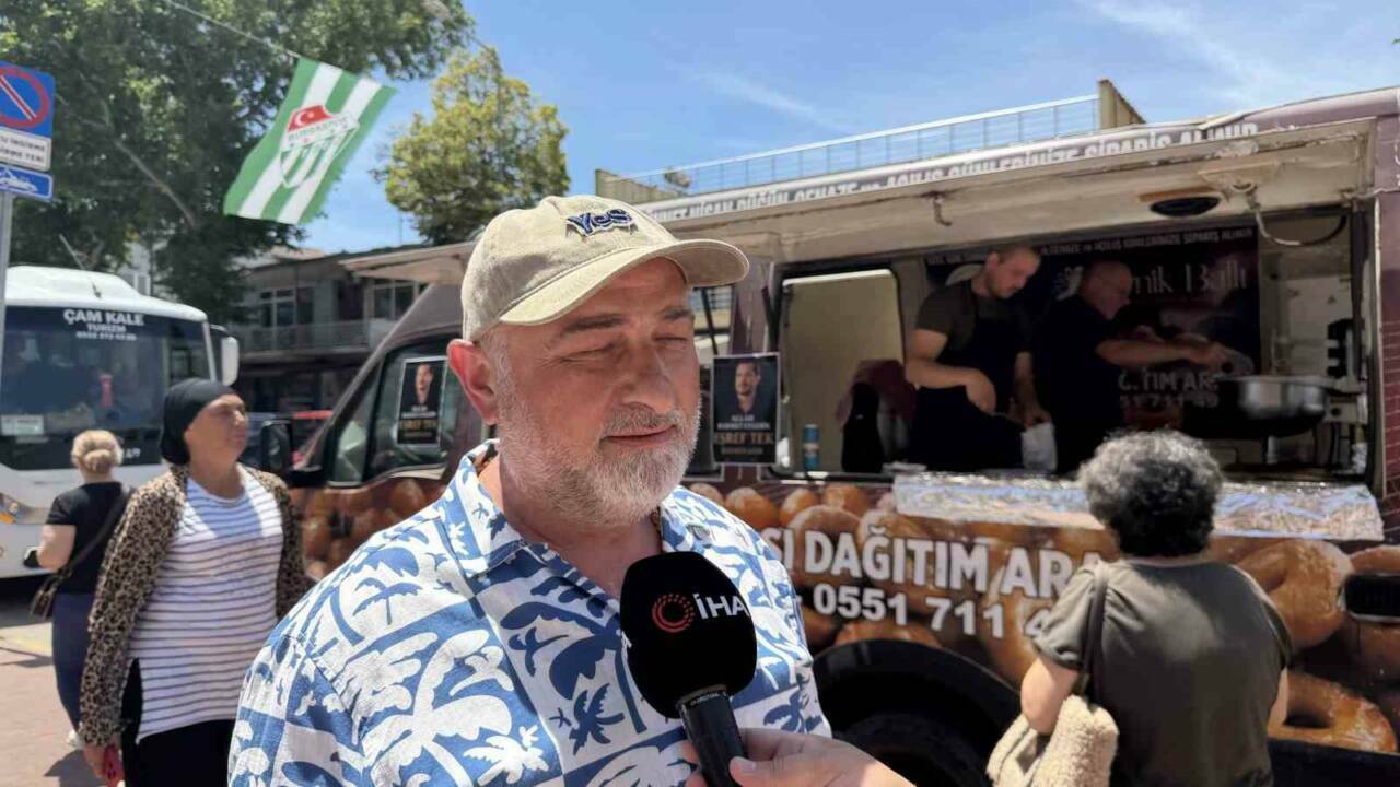 Bursa'da ilginç hayır! Dizi karakteri Eşref Tek için lokma döküldü 3 bursada ilginc hayir dizi karakteri esref tek icin lokma dokuldu ec2024952d3a