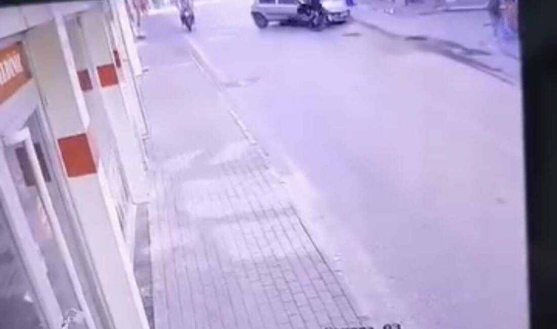 Bursa’da ilginç kaza! Yapay zeka değil, gerçek… Bursa’da motosiklet ile otomobilin çarpıştığı, yapay zeka olduğu sanılan kazada