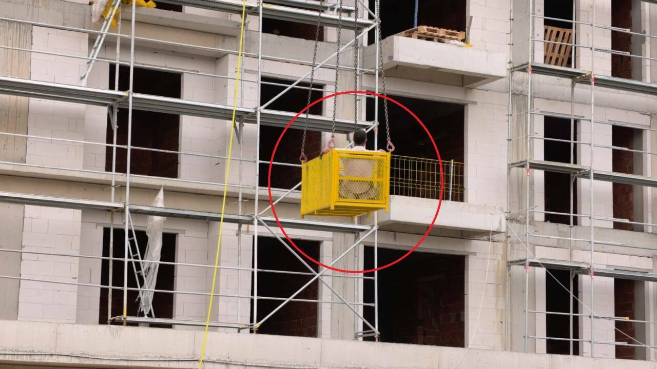 Bursa'da inşaatta zamanla yarış! Kule vinçle indirildi 1 bursada insaatta zamanla yaris kule vincle indirildi 272d7949fd5e
