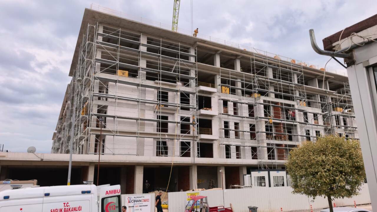 Bursa'da inşaatta zamanla yarış! Kule vinçle indirildi 2 bursada insaatta zamanla yaris kule vincle indirildi 4e603dd1bb7e