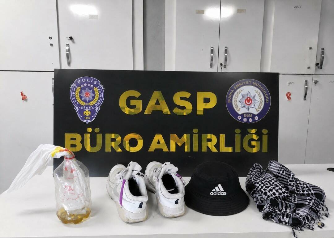 Bursa'da iş yerini ateşe verdiler! O anlar kamerada... 3 bursada is yerini atese verdiler o anlar kamerada 1dddc9c35edf