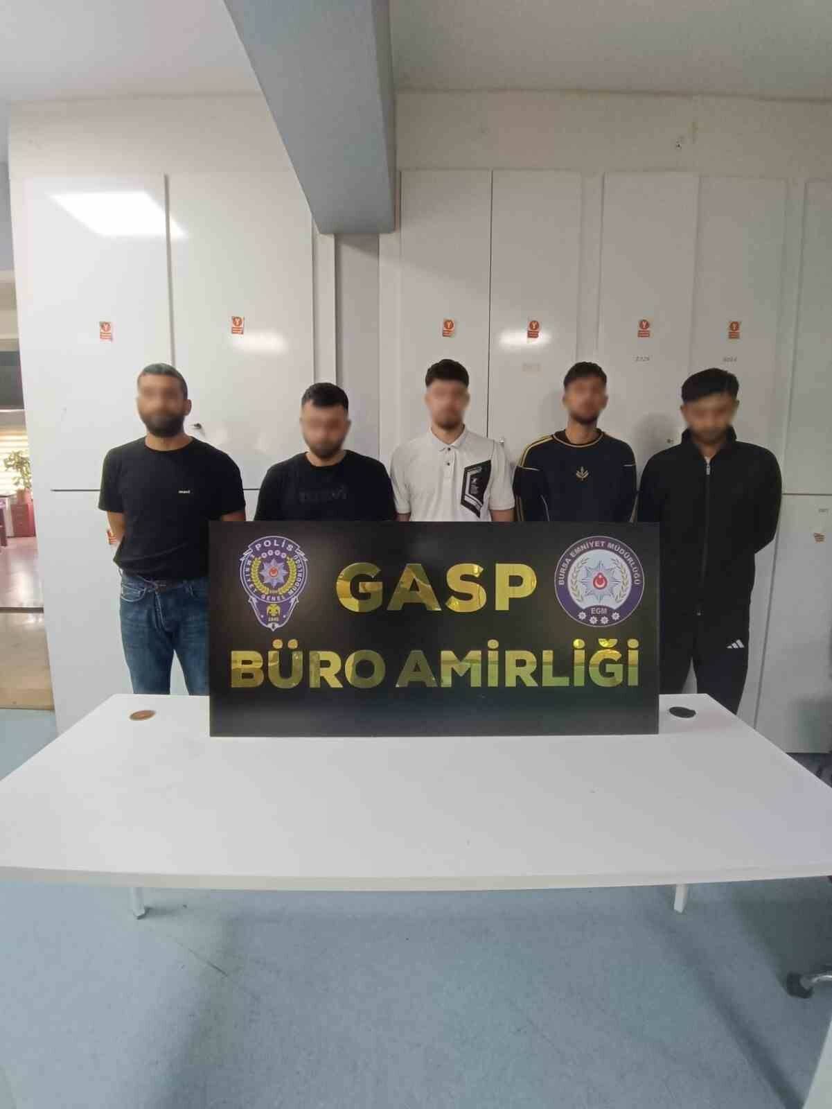 Bursa'da iş yerini ateşe verdiler! O anlar kamerada... 6 bursada is yerini atese verdiler o anlar kamerada 7895a76d1eed