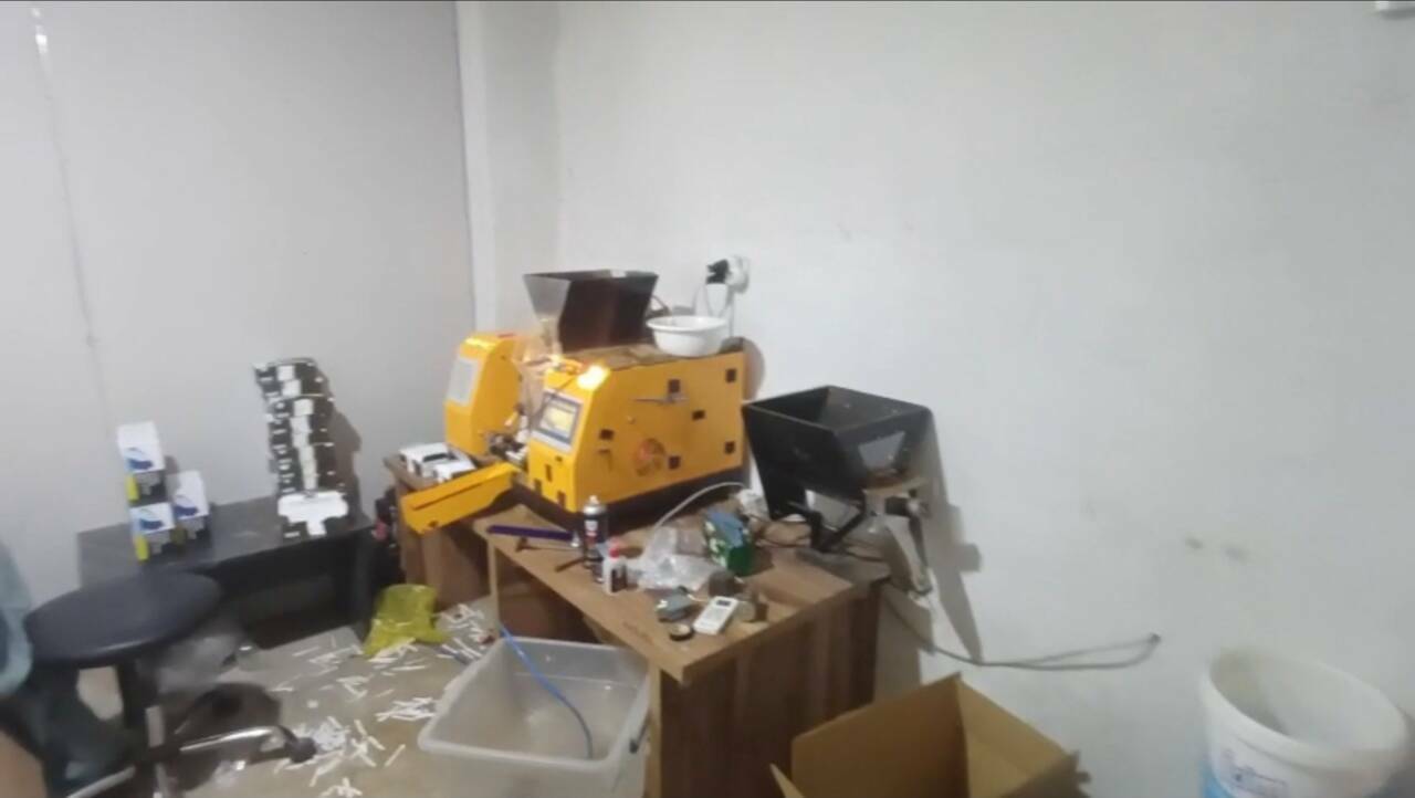 Bursa'da kaçak tütün operasyonu 2 bursada kacak tutun operasyonu f831b11342cb
