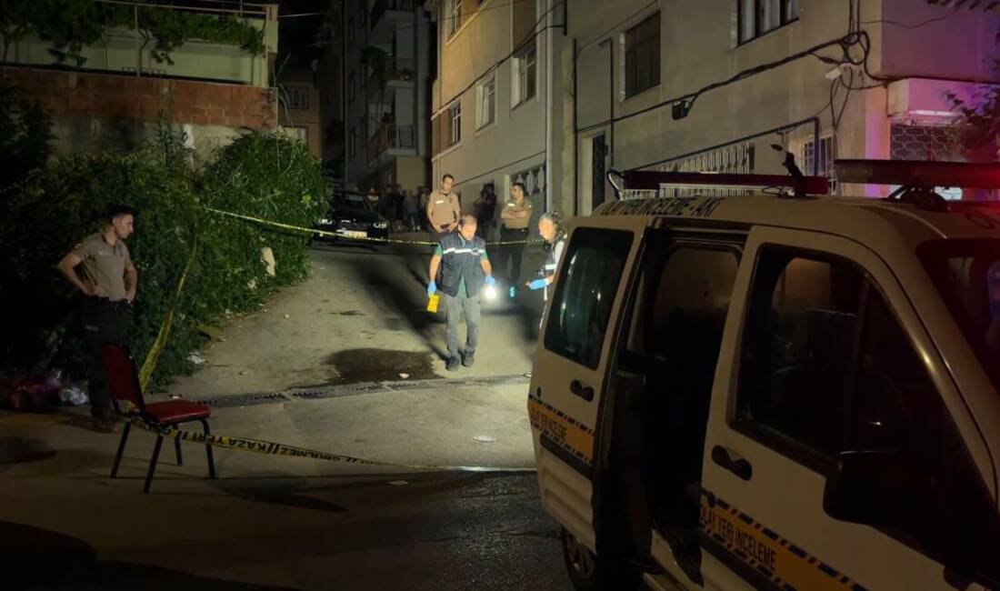 Bursa’da kahvehanede silahlı kavga Bursa'nın Yıldırım ilçesinde kahvehanede çıkan ve sokağa taşan silahlı kavgada