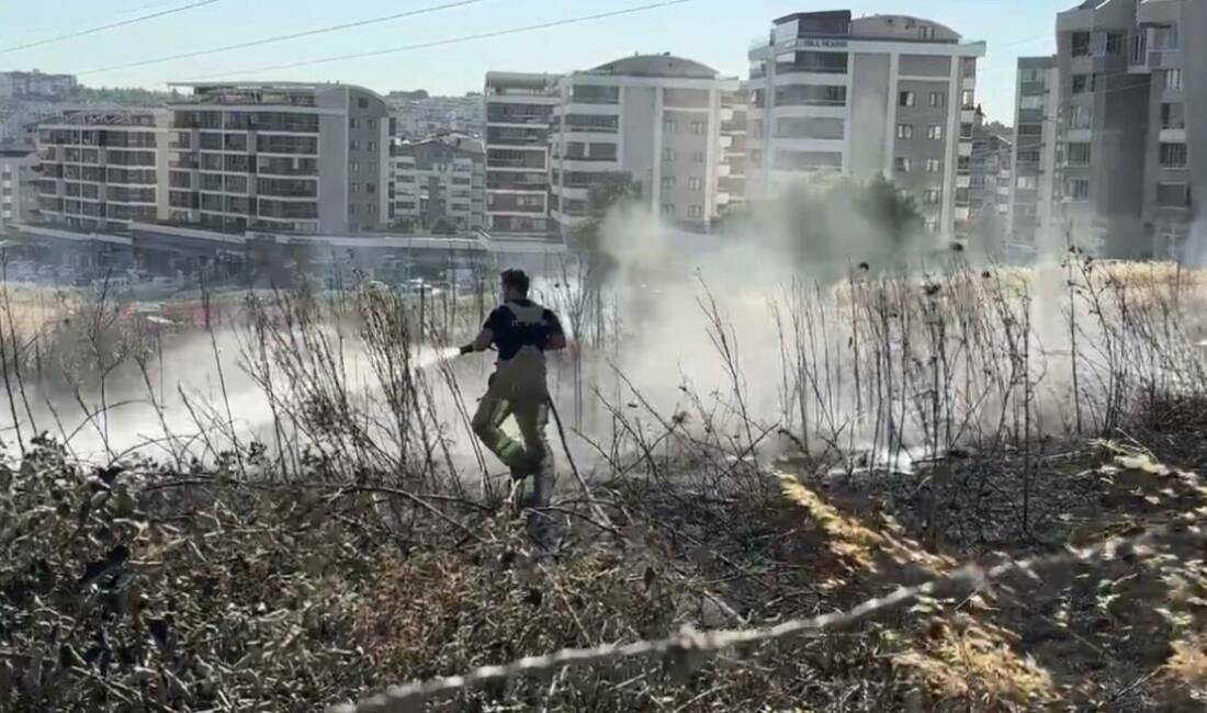 Bursa’da korkutan yangın Bursa’da otluk alanda çıkan yangın, itfaiye ekiplerinin zamanında müdahalesiyle büyümeden