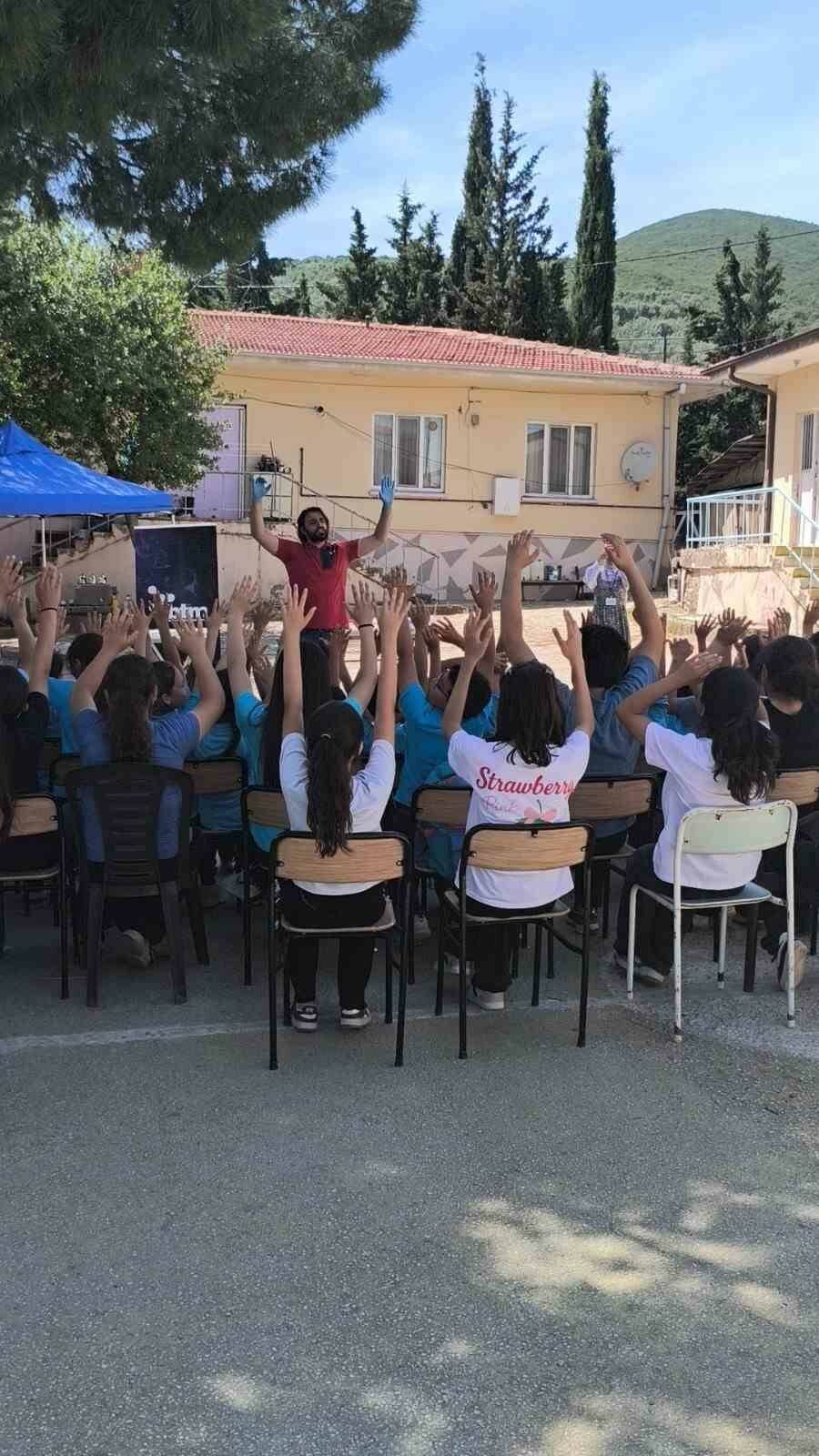 Bursa'da köy okullarında bilimsel yolculuk! 4 bursada koy okullarinda bilimsel yolculuk 5519db3092c6