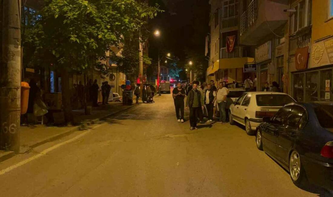 Bursa’da mahalleli sokağa döküldü! Binalar tahliye edildi Bursa’da iddiaya göre alkollü sürücü, direksiyon hakimiyetini kaybedip kaldırımda park