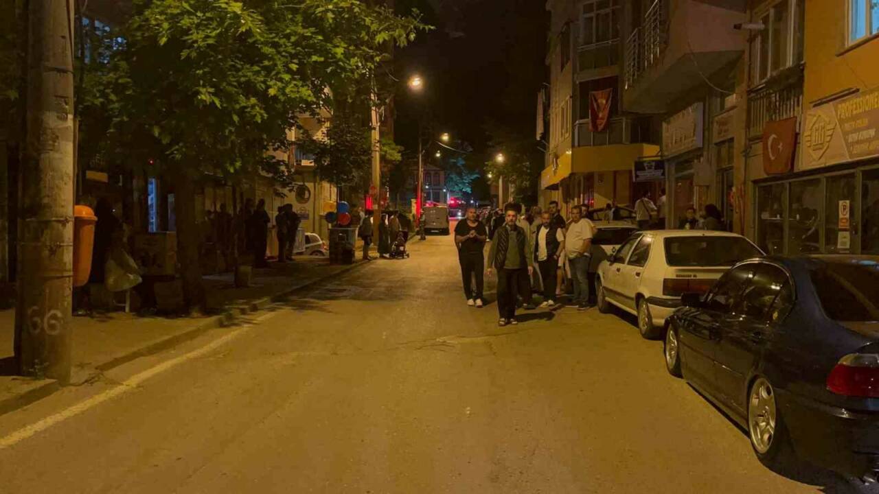 bursada mahalleliyi sokaga doken olay binalar tahliye edildi 7630b4e6574b