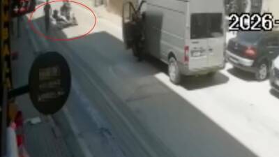 Bursa'nın İnegöl ilçesinde yola dökülen mazot nedeniyle kayganlaşan yolda meydana