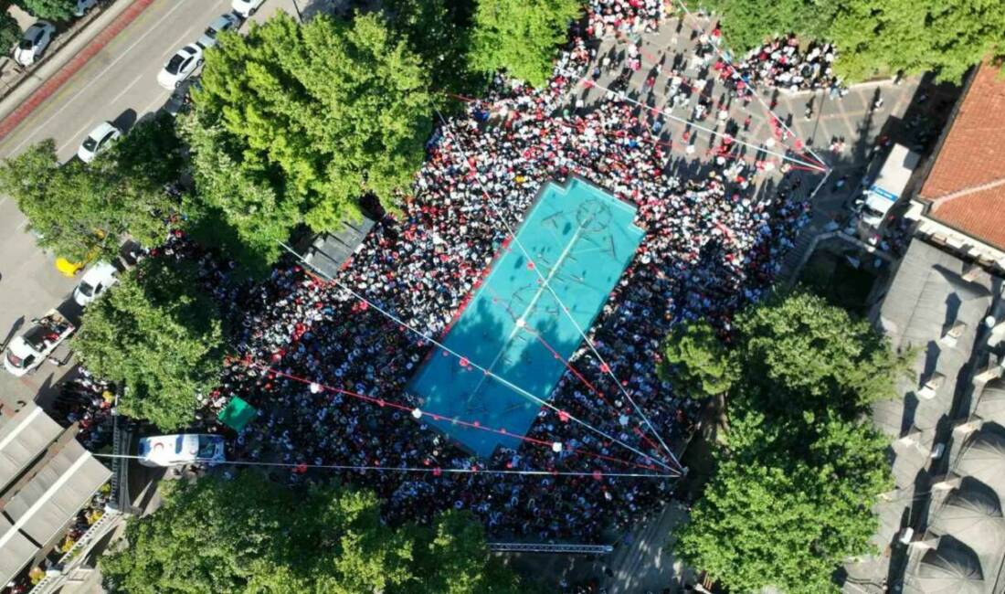 Bursa’da milli maç heyecanı meydanlarda yaşandı A Milli Futbol Takımı’nın Dünya Kupası’nda Avustralya ile oynadığı maç