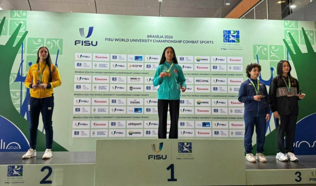 Bursa’da milli sporcudan uluslararası başarı Bursa Uludağ Üniversitesi (BUÜ) öğrencisi ve milli sporcu Nazlı Karakuş,