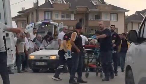 Bursa'da minibüs ile otomobil çarpıştı: Çok sayıda yaralı var 3 bursada minibus ile otomobil carpisti cok sayida yarali var 6aa0081e9053