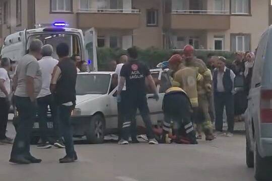 Bursa'da minibüs ile otomobil çarpıştı: Çok sayıda yaralı var 1 bursada minibus ile otomobil carpisti cok sayida yarali var 9ed24a61ae2e