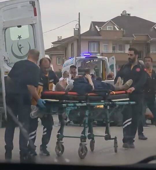 Bursa'da minibüs ile otomobil çarpıştı: Çok sayıda yaralı var 4 bursada minibus ile otomobil carpisti cok sayida yarali var e858dc594b8e