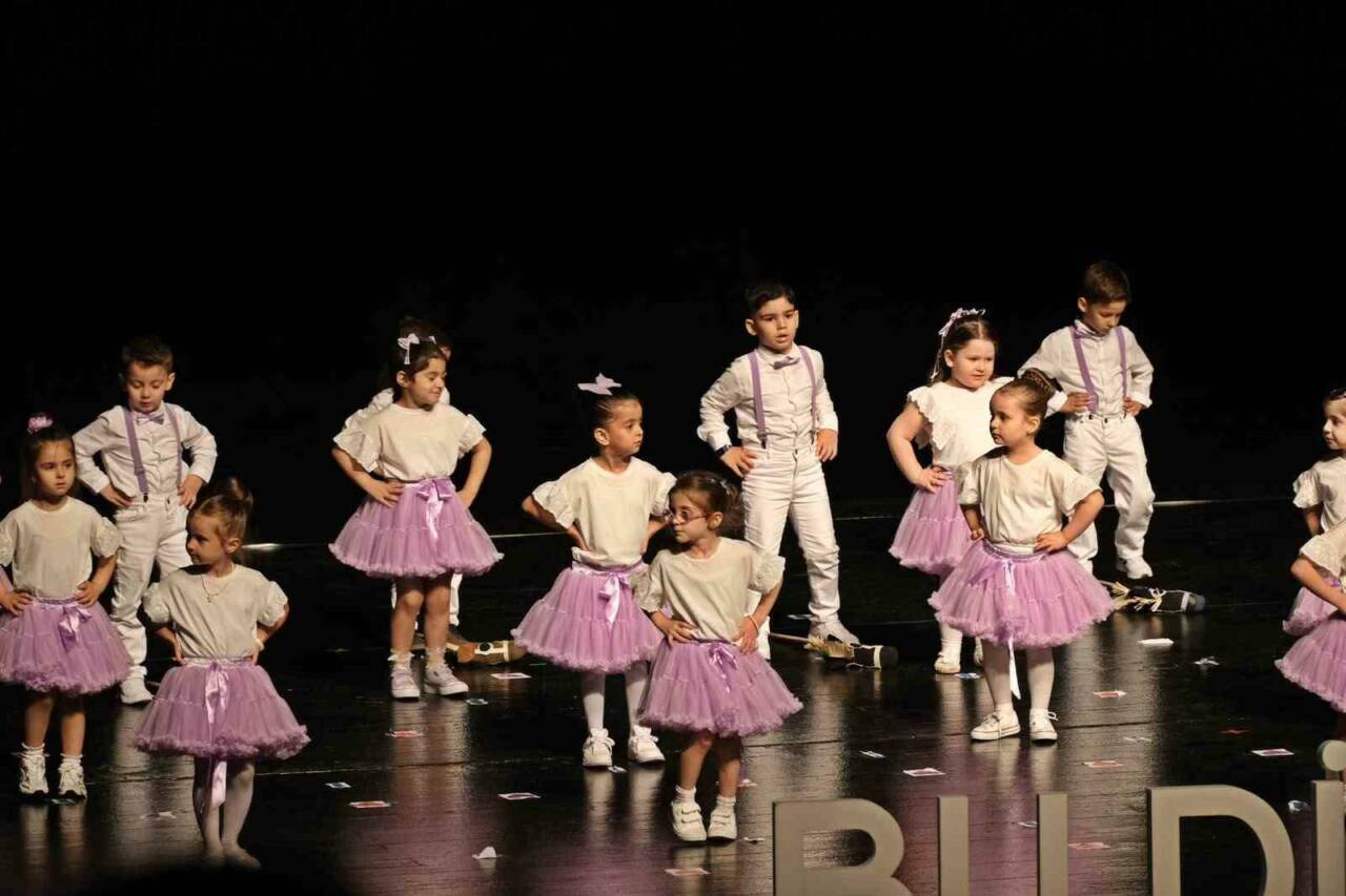 Bursa'da mnikler yıl sonu gösterisinde hünerlerini sergiledi 1 bursada mnikler yil sonu gosterisinde hunerlerini sergiledi 3a9874d83964