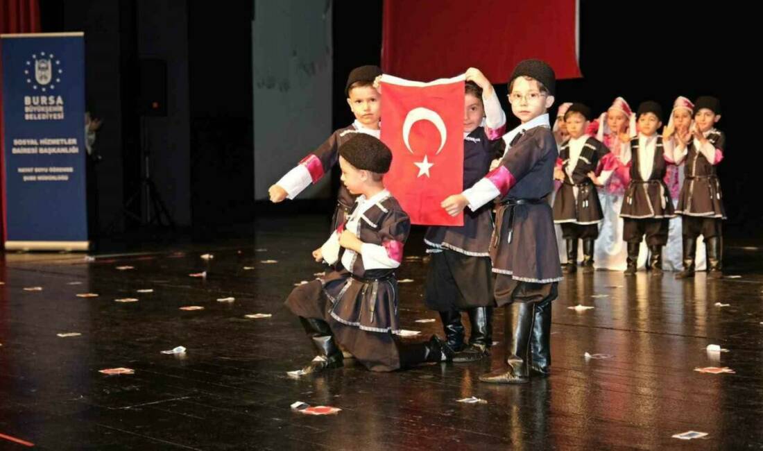 Bursa’da mnikler yıl sonu gösterisinde hünerlerini sergiledi Bursa Büyükşehir Belediyesi tarafından hayata geçirilen Bursa Yuvam Çocuk Etkinlik