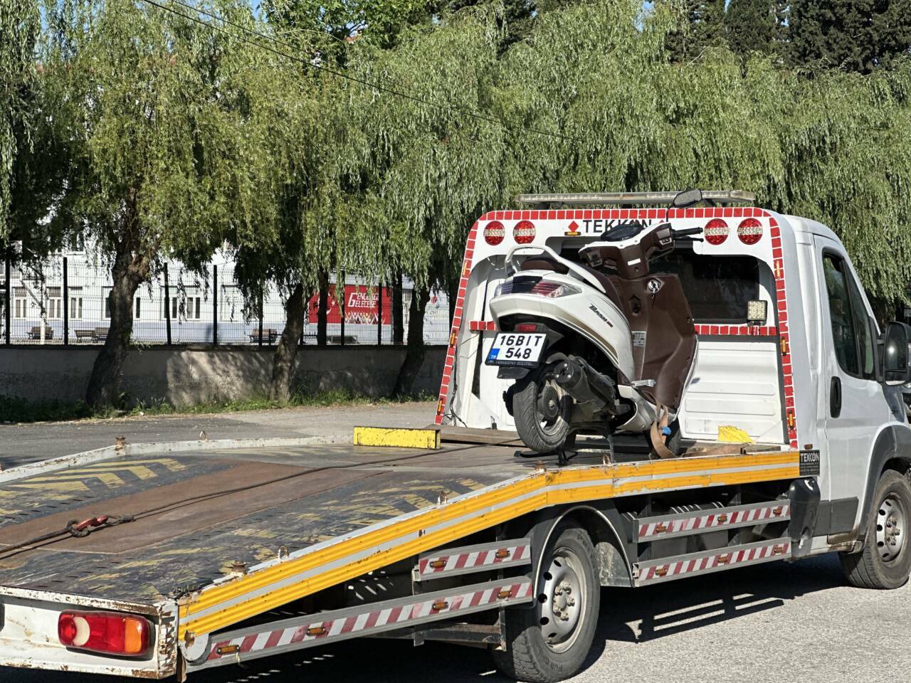 Bursa’da motosiklet ile otomobil çarpıştı 3 bursada motosiklet ile otomobil carpisti cdf3b9542898