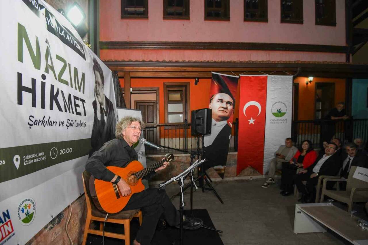 Bursa'da Nazım Hikmet’in dizeleri Şadırvanlı Han’da yankılandı 3 bursada nazim hikmetin dizeleri sadirvanli handa yankilandi 31eefb636413