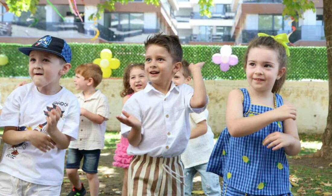 Nilüfer Belediyesi’nin kreşlerinde eğitim alan minik öğrenciler karne sevinci yaşadı.