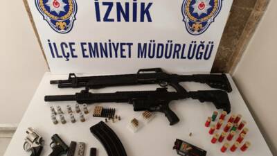 Bursa'nın İznik ilçesinde polis ekiplerince düzenlenen operasyonda 2 şüpheli gözaltına