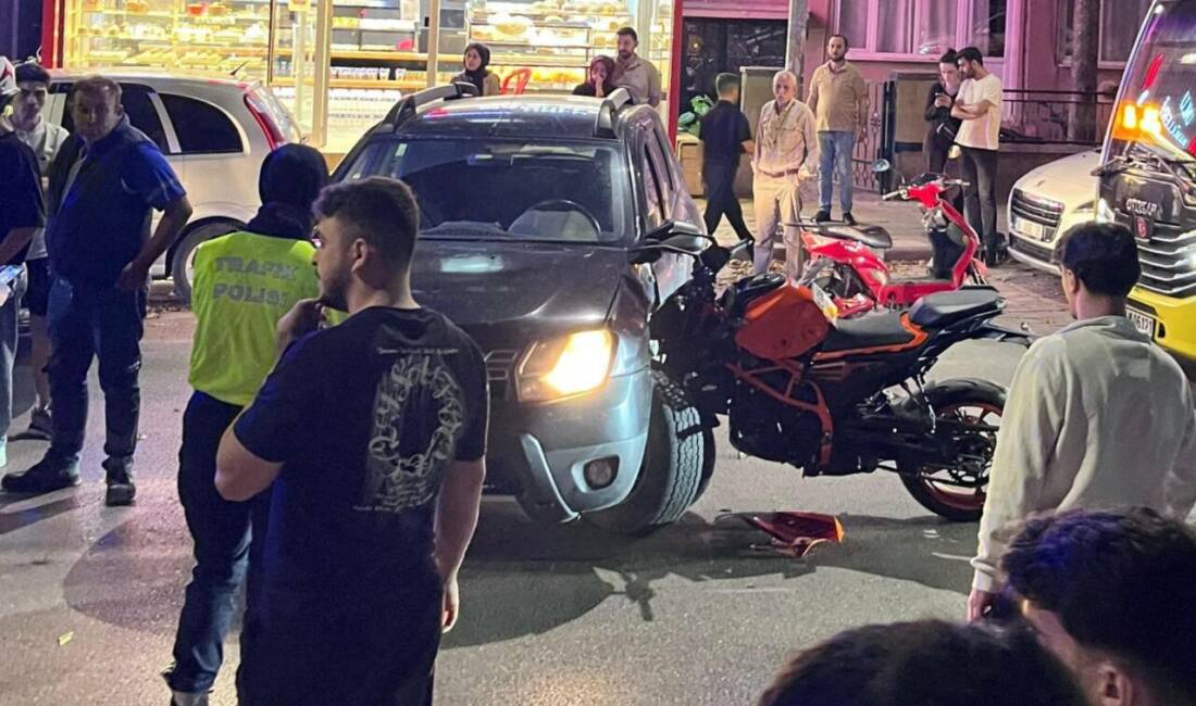 Bursa’da otomobille motosiklet çarpıştı! Bursa'nın İnegöl ilçesinde otomobile ok gibi saplanan motosikletin sürücü yaralandı.