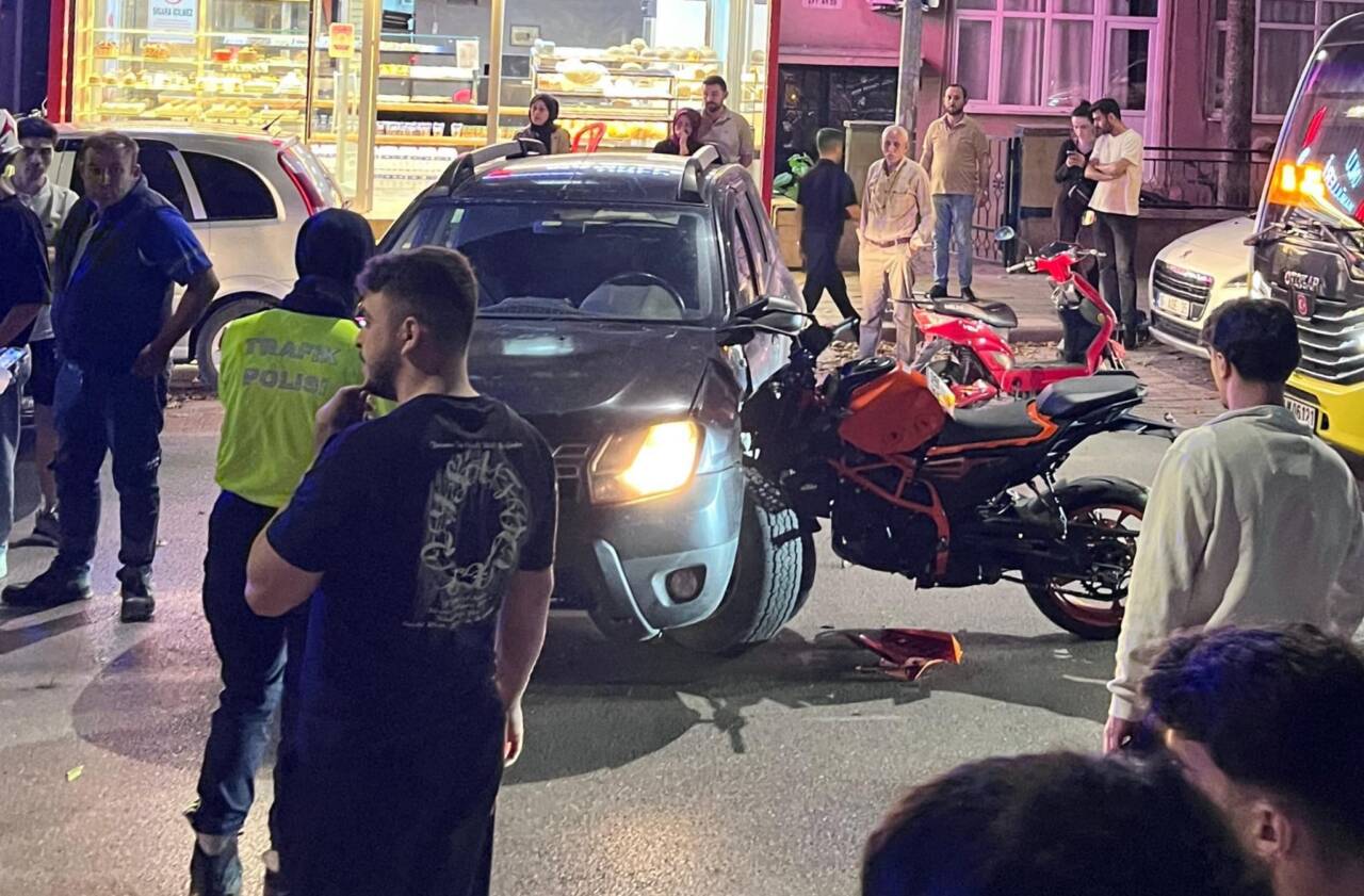 Bursa'da otomobille motosiklet çarpıştı! 3 bursada otomobille motosiklet carpisti a8e04a5af9aa