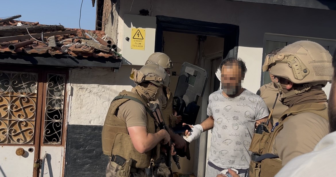Bursa'da özel harekat destekli operasyon:'Kapıyı çalsaydınız açardım' 6 bursada ozel harekat destekli operasyon kapiyi calsaydiniz acardim 44e5f0c46eb6