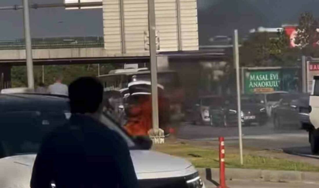 Bursa’da seyir halindeyken alev alan otomobil, kısa sürede alev topuna