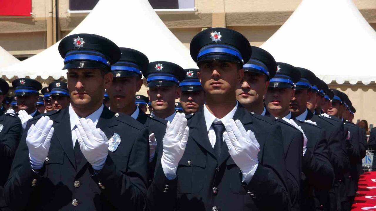 bursada polis adaylarinin mezuniyet coskusu 2545cb4c4097