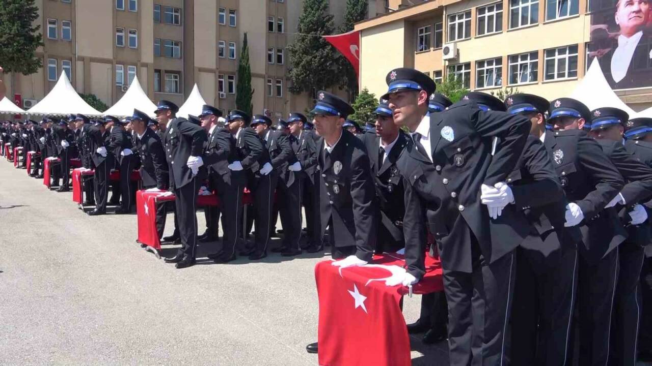 bursada polis adaylarinin mezuniyet coskusu 3508ec3660a3