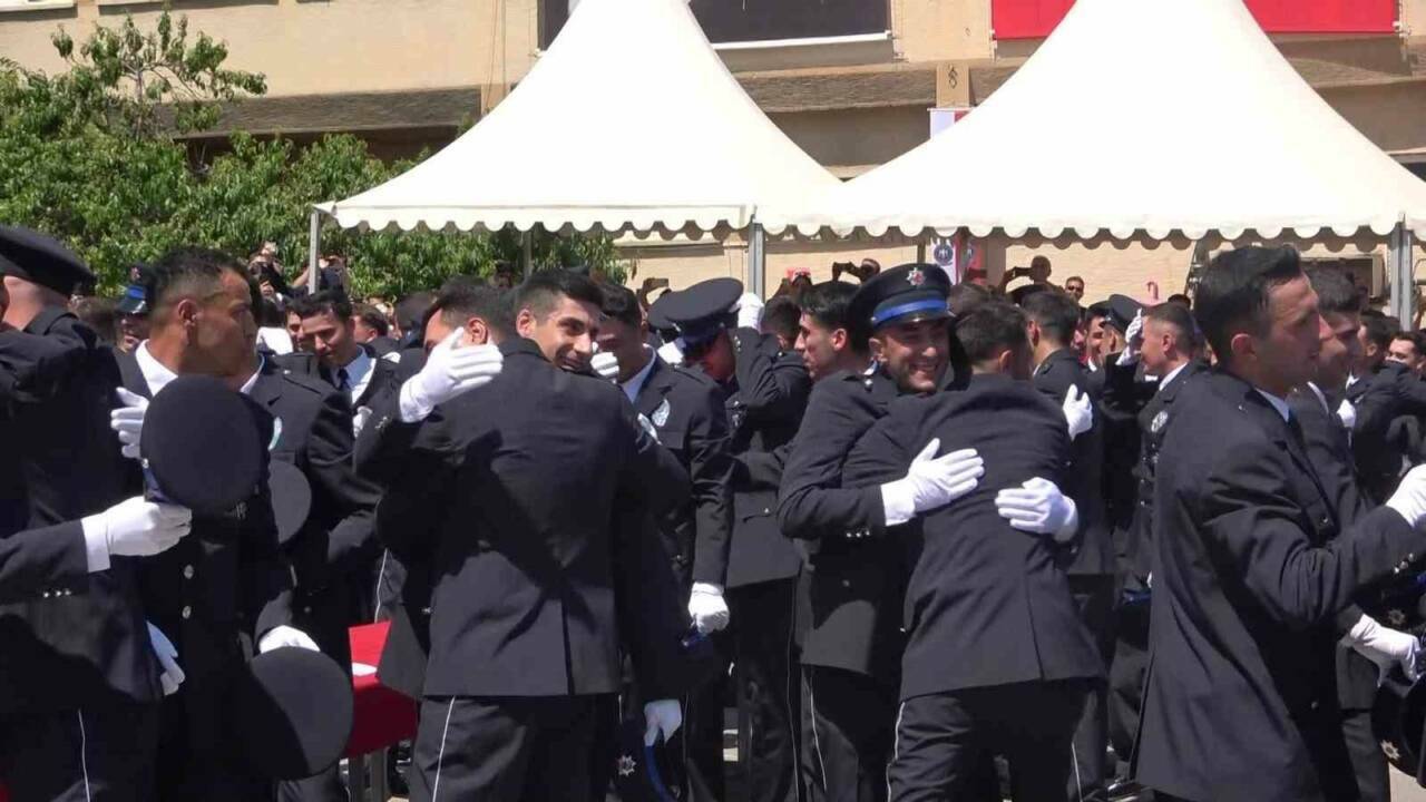 bursada polis adaylarinin mezuniyet coskusu 7bc83ebf5e53