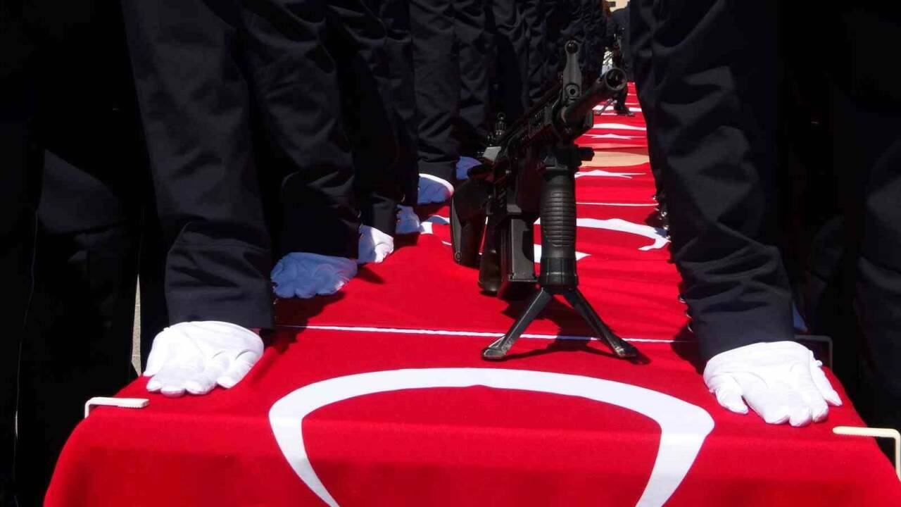 bursada polis adaylarinin mezuniyet coskusu 98cdfa27bb4c