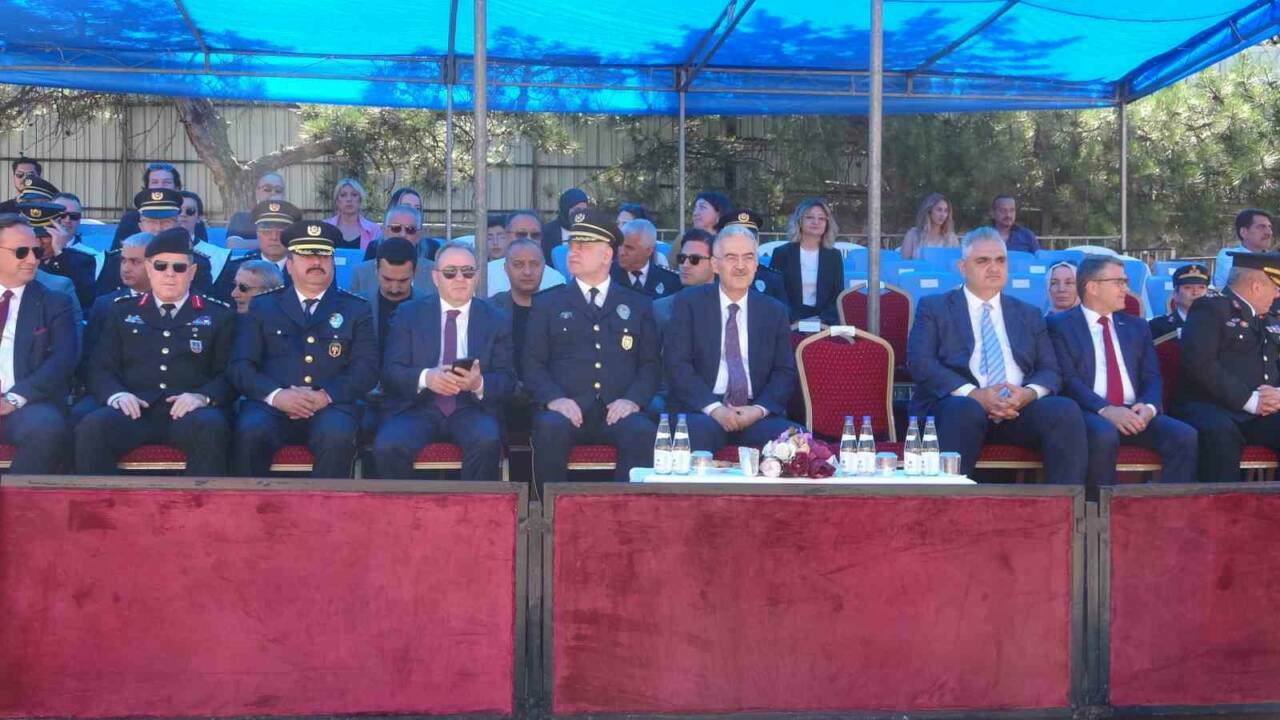 bursada polis adaylarinin mezuniyet coskusu e1e9d962e5d0